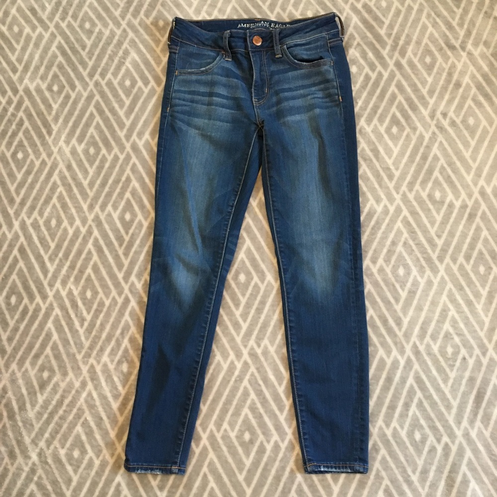 EUC AE Medium-Dark Wash Skinny Jeans